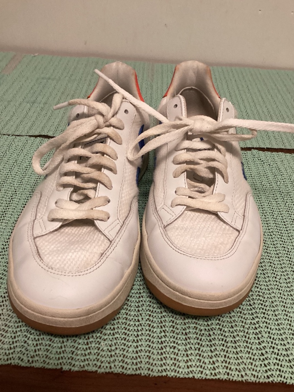 VEJA leather and Mande sneakers SZ mens Sz 9